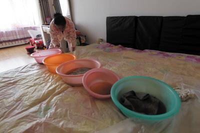 吴忠楼上漏水，住户失联，小区没物管，业主维权难！律师来支招……